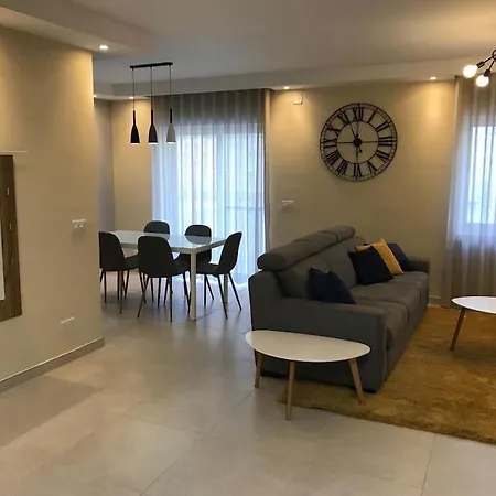 דירה Stylish & Airy 2 Bedroom In