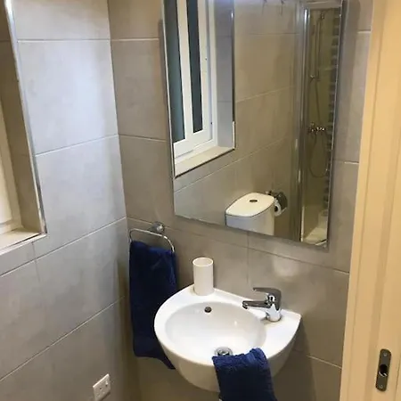 Stylish & Airy 2 Bedroom In Gzira